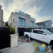Professional-Pressure-Washing-Window-Cleaning-for-a-Coastal-Home-in-Manhattan-Beach-CA 5